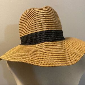 SALE✨ Adorable Straw Beach / Sun Hat - Brand NWOT
